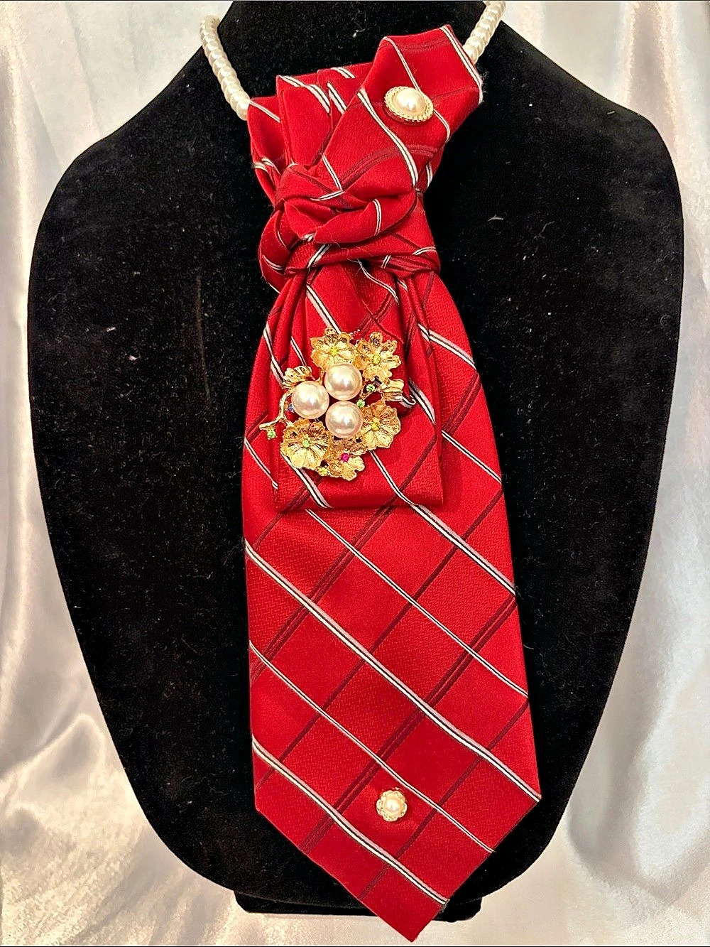 Red Plaid Pearl Brooch Necklace Tie Like New